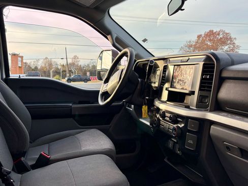 Used 2025 Ford F350 XLT image 11