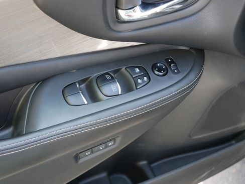 Used 2015 Nissan Murano Platinum w/ Platinum Technology Package AWD/4WD image 19