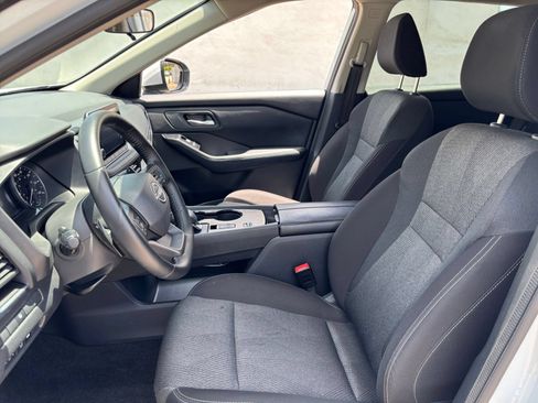 Used 2025 Nissan Rogue SV FWD image 29