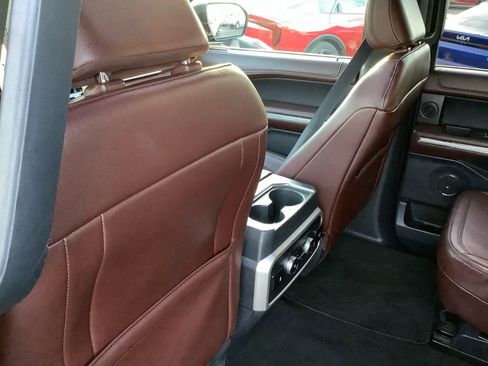 Used 2024 Ford Expedition Limited image 19