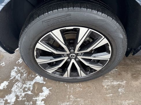 Certified 2023 Volvo XC60 B5 Plus w/ Climate Package image 13