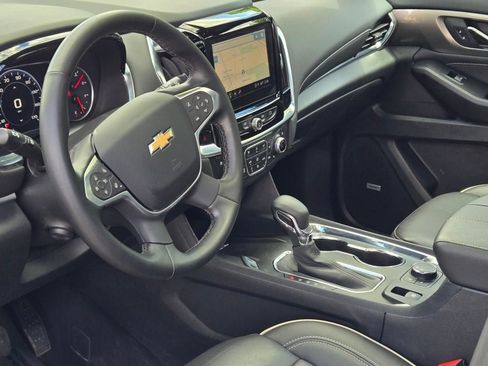Used 2023 Chevrolet Traverse Premier FWD image 26