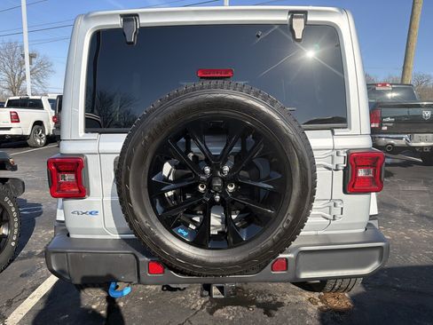 Used 2023 Jeep Wrangler Sahara w/ Cold Weather Group image 6