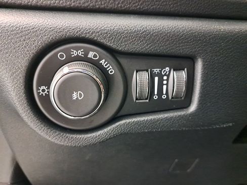 New 2026 Chrysler Pacifica Limited image 13