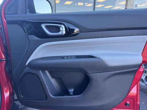 Used 2025 Jeep Compass Limited image 14