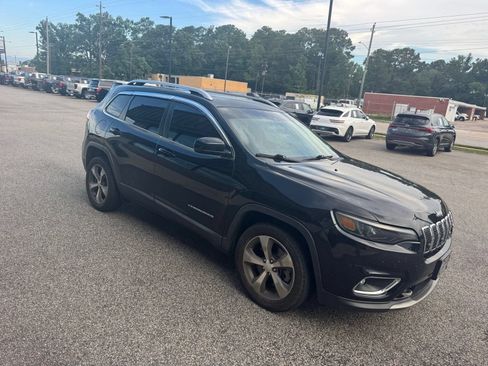 Used 2021 Jeep Cherokee Limited w/ Elite Package FWD image 5