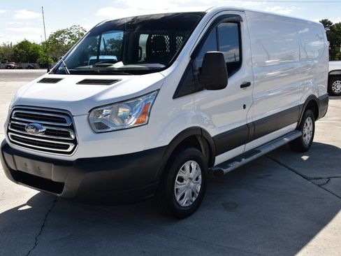 Used 2018 Ford Transit 250 130 Low Roof w/ Exterior Upgrade Package RWD image 3