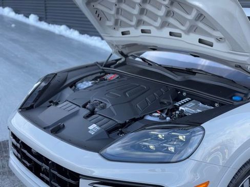 New 2025 Porsche Cayenne Turbo AWD/4WD image 37