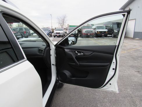 Used 2018 Nissan Rogue SV image 21