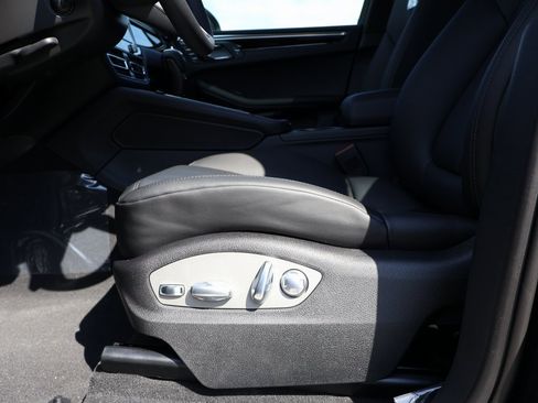 New 2025 Porsche Macan image 34