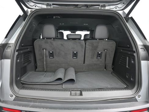 Used 2024 Chevrolet Traverse LT w/ Midnight/Sport Edition FWD image 37