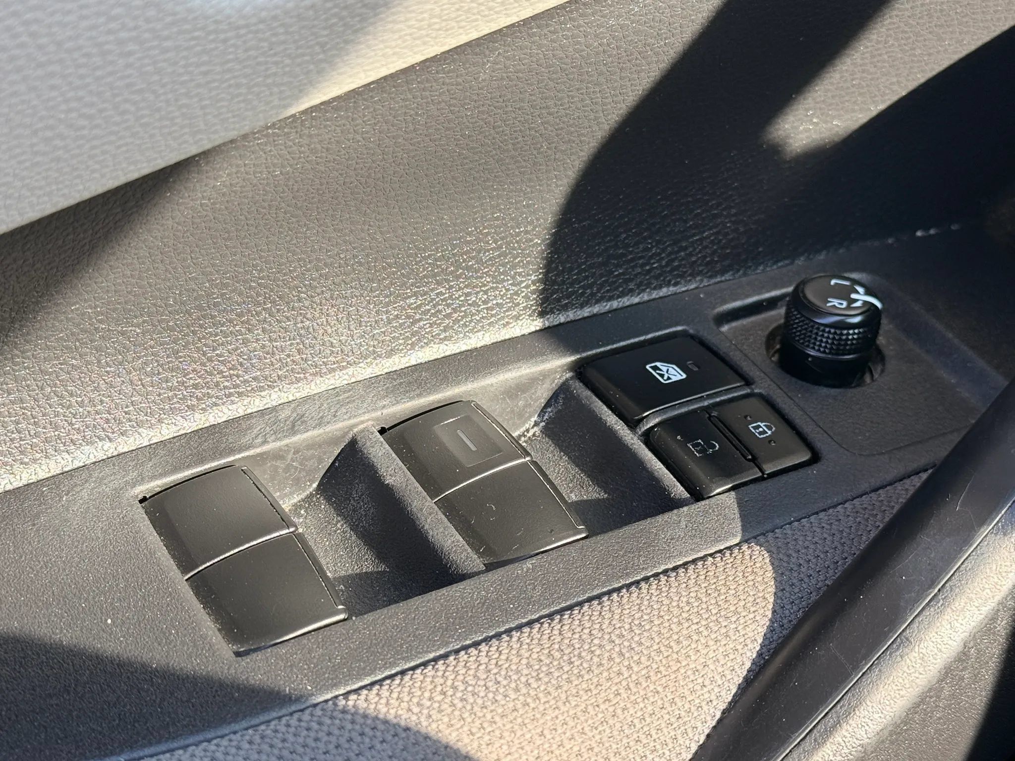 Used 2021 Toyota Corolla LE FWD image 23
