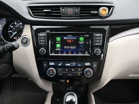 Used 2019 Nissan Rogue Sport SV w/ Technology Package AWD/4WD image 16