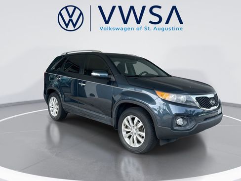 Used 2011 Kia Sorento LX w/ Convenience Pkg FWD image 2