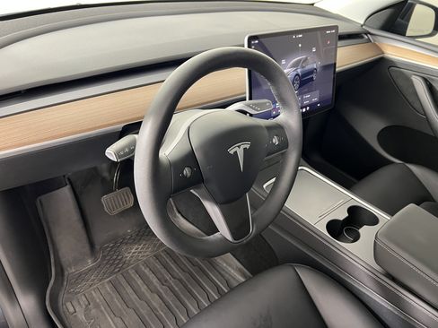 Used 2025 Tesla Model Y Long Range AWD/4WD image 17