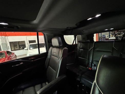 Used 2021 Cadillac Escalade ESV Sport AWD/4WD image 12