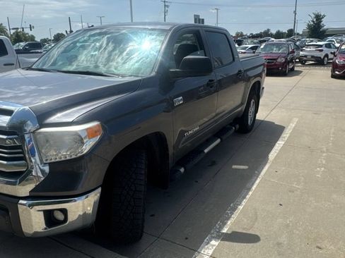 Used 2017 Toyota Tundra SR5 w/ SR5 Upgrade Package AWD/4WD image 2