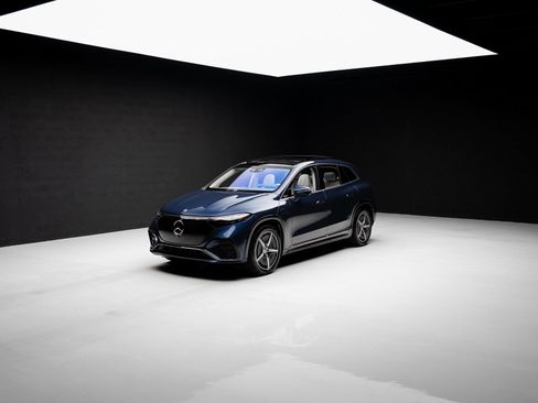 Used 2023 Mercedes-Benz EQS 450+ 4MATIC SUV w/ AMG Line Exterior Package image 75