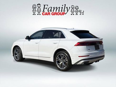 Certified 2025 Audi Q8 Prestige image 4