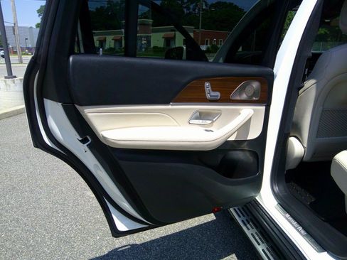 Used 2024 Mercedes-Benz GLS 450 4MATIC image 57