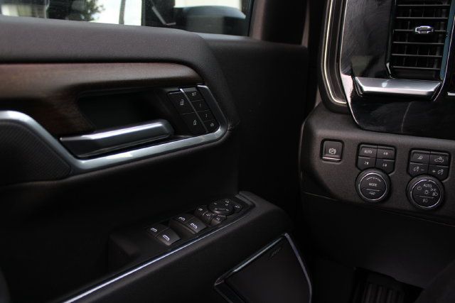 Used 2025 Chevrolet Silverado 2500 High Country AWD/4WD image 14