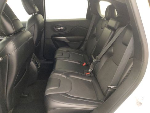 Used 2019 Jeep Cherokee Limited AWD/4WD image 18
