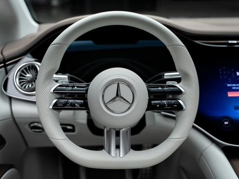 Used 2022 Mercedes-Benz EQS 580 4MATIC Sedan image 44