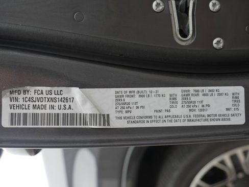 Used 2022 Jeep Wagoneer Series III w/ Rear Seat Video Group 1 AWD/4WD image 9