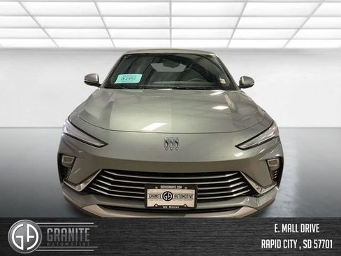 Used 2025 Buick Envista Preferred w/ Convenience I Package image 2