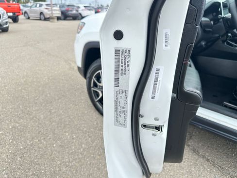 Used 2025 Jeep Compass Trailhawk w/ Trailer Tow Group image 29