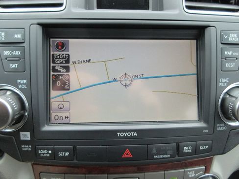 Used 2011 Toyota Highlander Limited w/ Tow Pkg AWD/4WD image 31