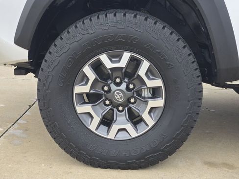 Used 2023 Toyota Tacoma TRD Off-Road AWD/4WD image 14