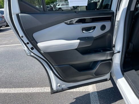 Certified 2025 Honda Pilot Touring image 39