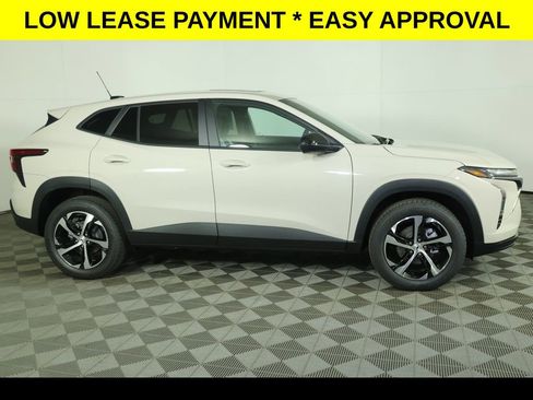 New 2026 Chevrolet Trax RS FWD image 2