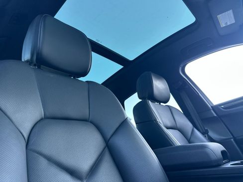 Used 2023 Porsche Macan image 17