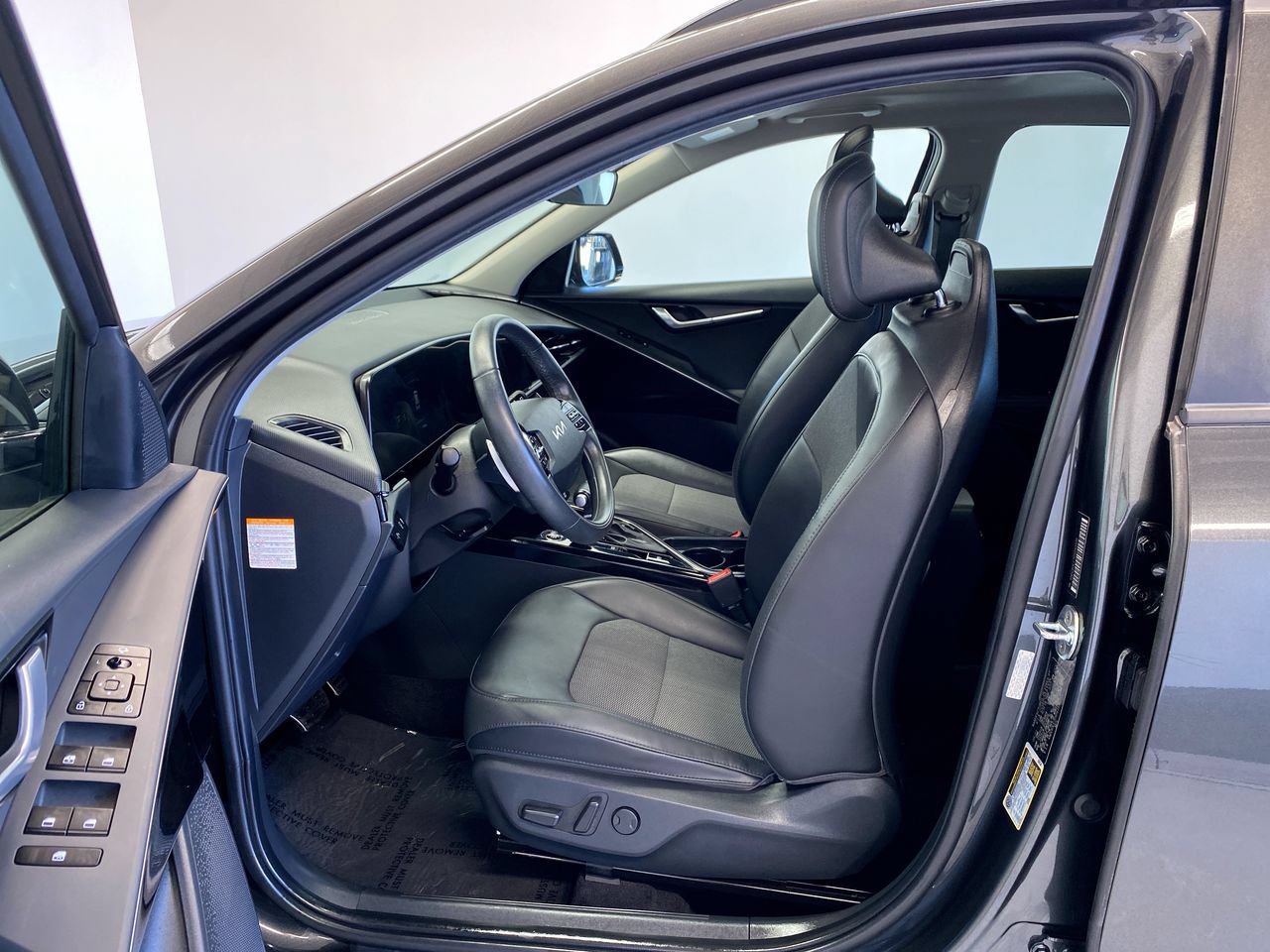 Certified 2023 Kia Niro EX Touring FWD image 16