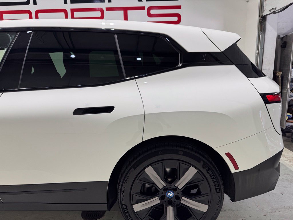 Used 2024 BMW iX xDrive50 w/ Premium Package AWD/4WD image 4