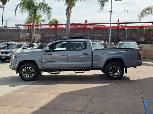 Used 2021 Toyota Tacoma TRD Sport w/ Technology Package image 11