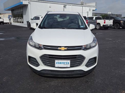 Used 2022 Chevrolet Trax LS w/ Tint and Cruise Package FWD image 9