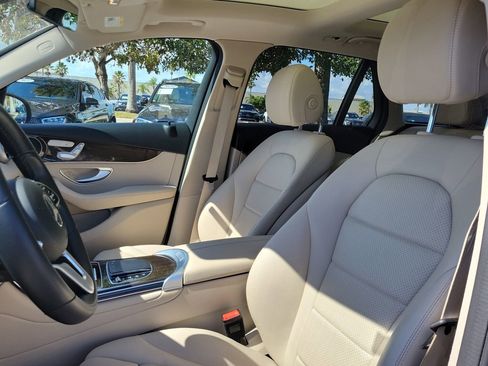 Certified 2022 Mercedes-Benz GLC 300 image 23