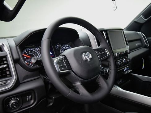 New 2026 RAM 1500 4x4 Crew Cab image 31