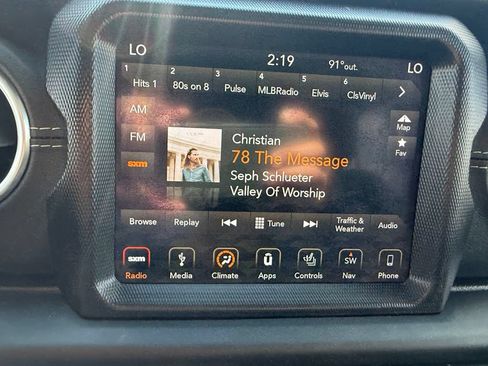 Used 2018 Jeep Wrangler Unlimited Sahara w/ Dual Top Group AWD/4WD image 10