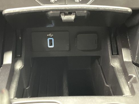 Used 2017 Ford Explorer XLT w/ Equipment Group 202A image 25