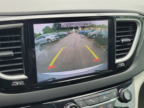 Certified 2024 Chrysler Pacifica Touring-L FWD image 27