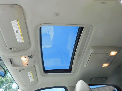 Used 2011 Chevrolet Tahoe LT image 16