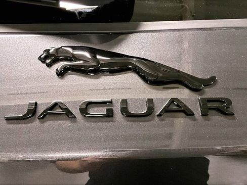 Certified 2024 Jaguar F-PACE R-Dynamic S image 7