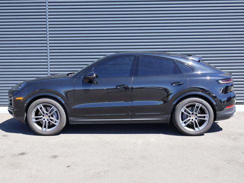 Certified 2024 Porsche Cayenne Coupe AWD/4WD image 2