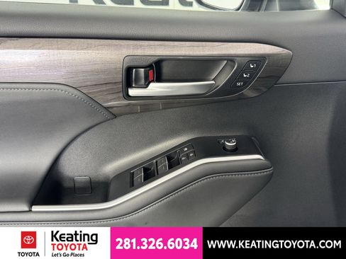 Certified 2024 Toyota Highlander Limited AWD/4WD image 14