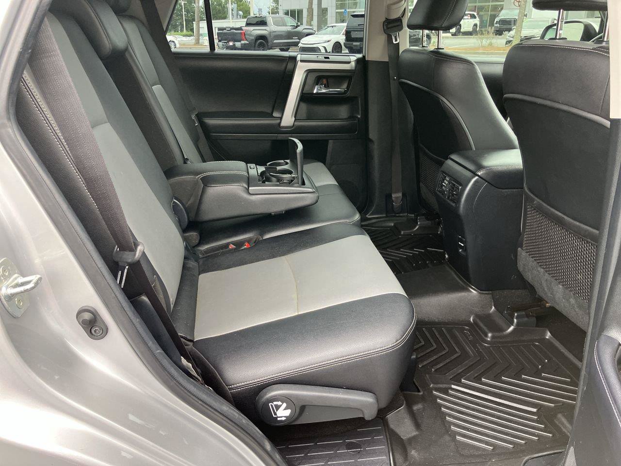 Used 2018 Toyota 4Runner SR5 Premium RWD image 34
