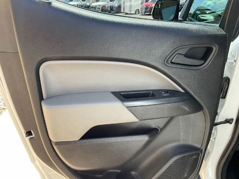 Used 2018 Chevrolet Colorado W/T w/ WT Convenience Package RWD image 17